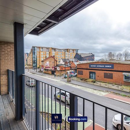 Modern 2 Bed Apartment With Balcony By Host A Home Manchester Eksteriør bilde
