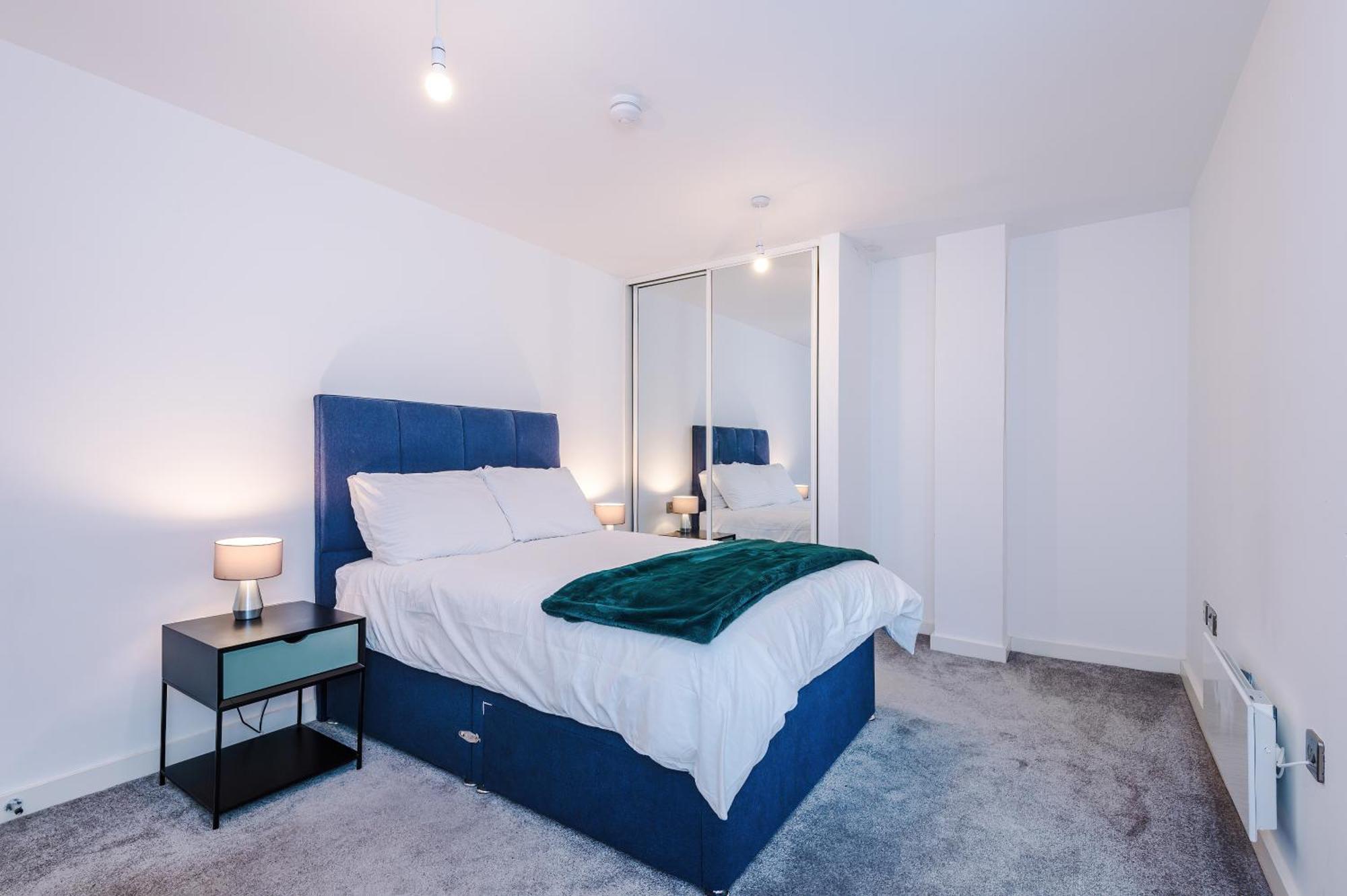 Modern 2 Bed Apartment With Balcony By Host A Home Manchester Eksteriør bilde