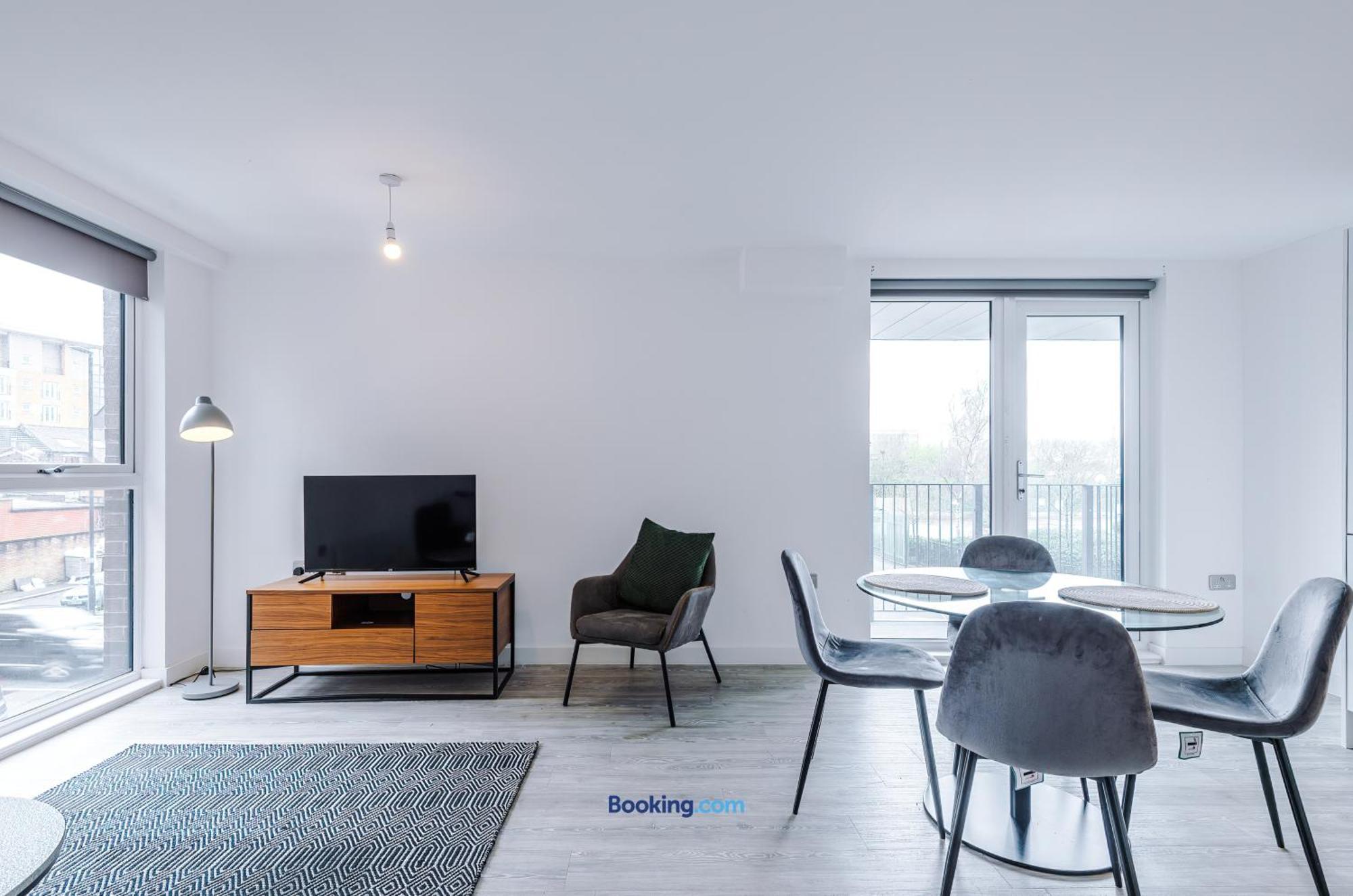 Modern 2 Bed Apartment With Balcony By Host A Home Manchester Eksteriør bilde