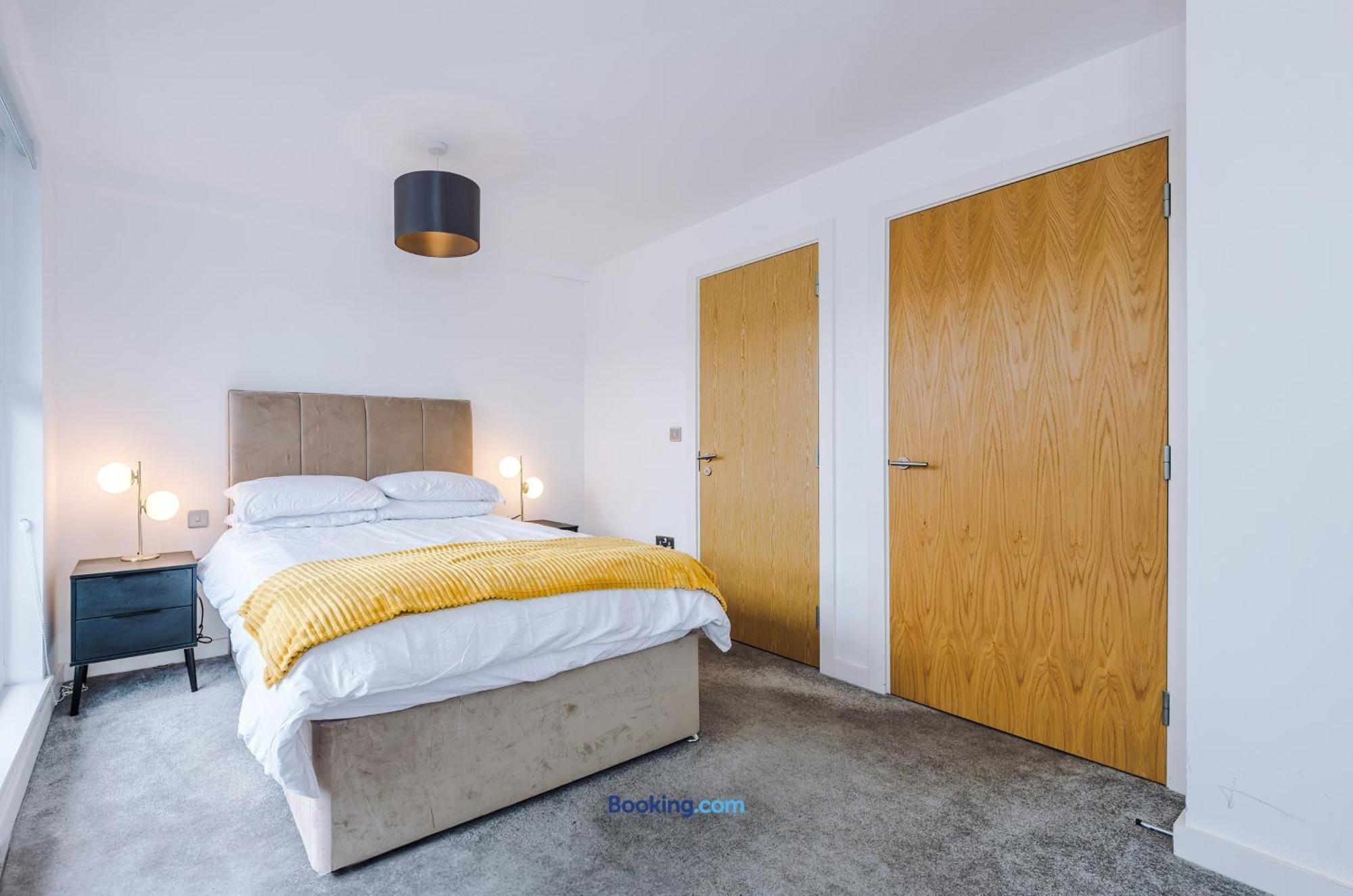 Modern 2 Bed Apartment With Balcony By Host A Home Manchester Eksteriør bilde