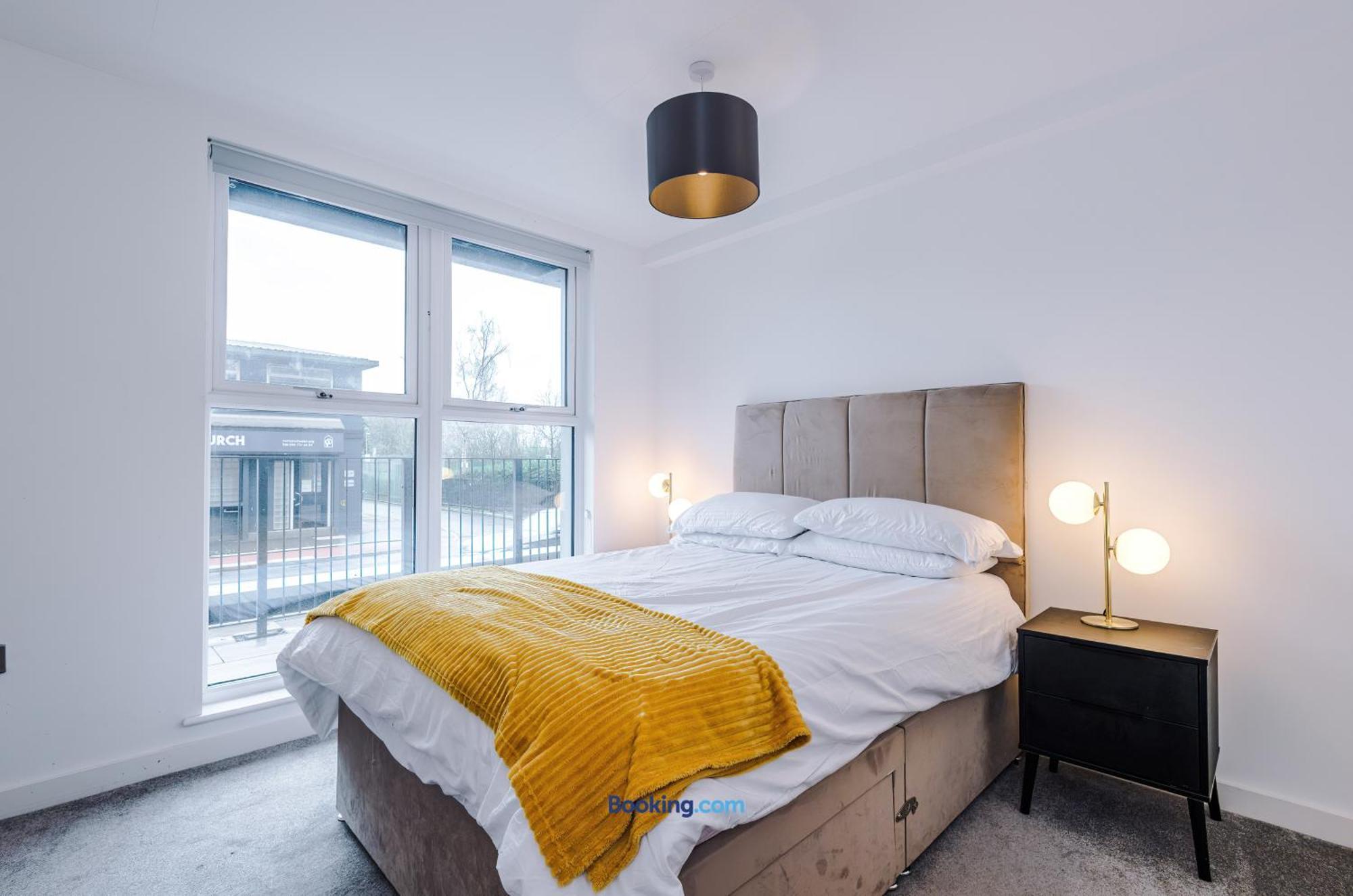 Modern 2 Bed Apartment With Balcony By Host A Home Manchester Eksteriør bilde