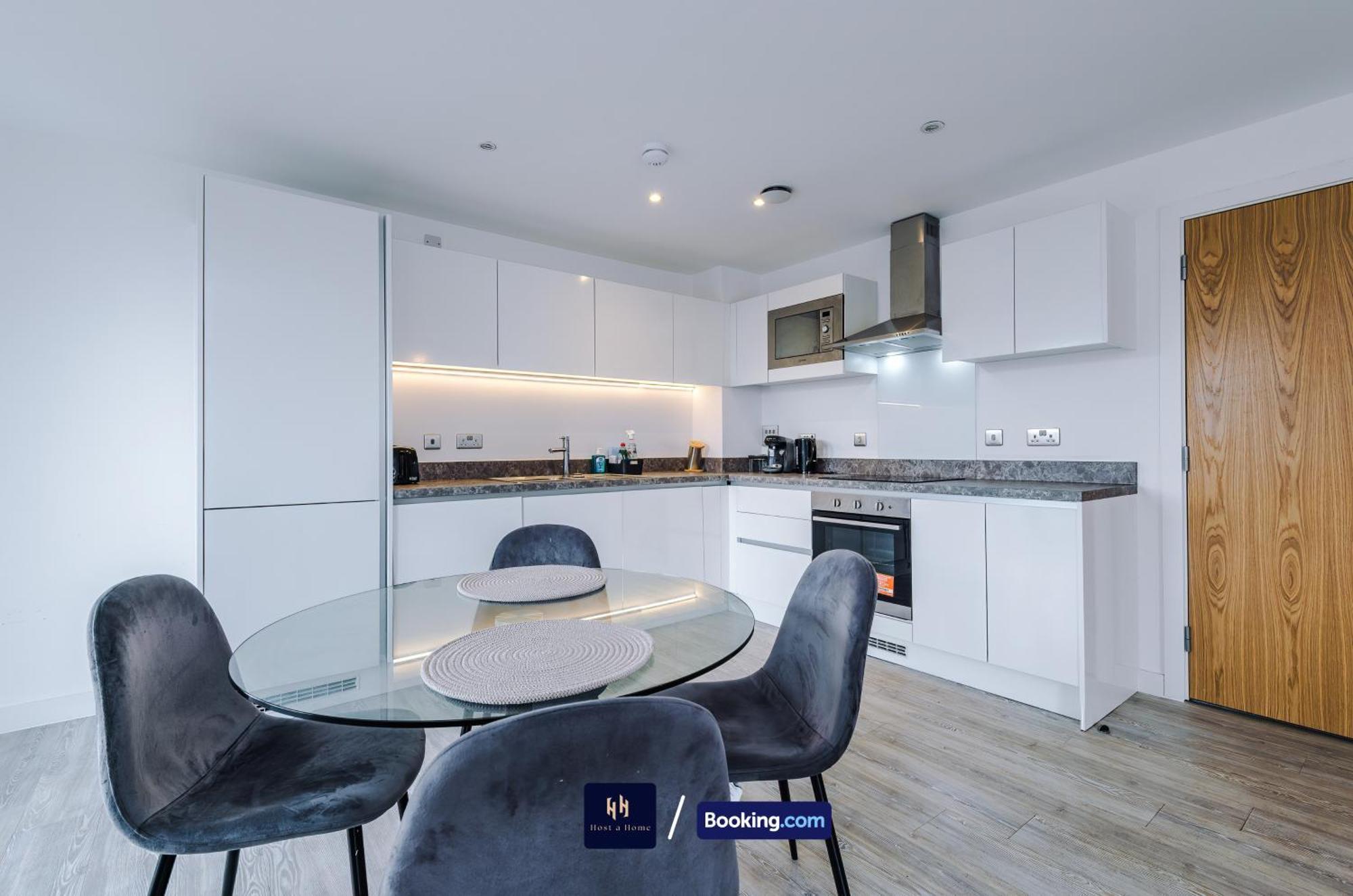 Modern 2 Bed Apartment With Balcony By Host A Home Manchester Eksteriør bilde