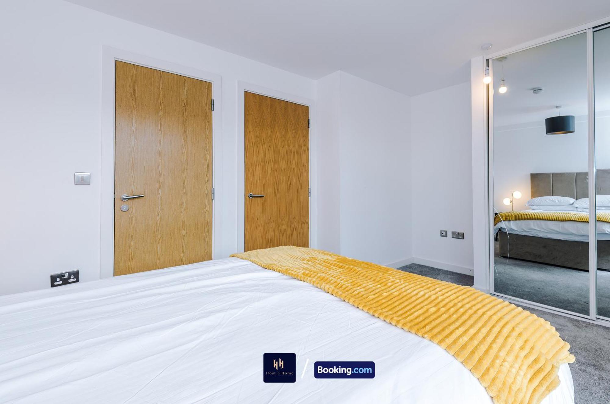 Modern 2 Bed Apartment With Balcony By Host A Home Manchester Eksteriør bilde
