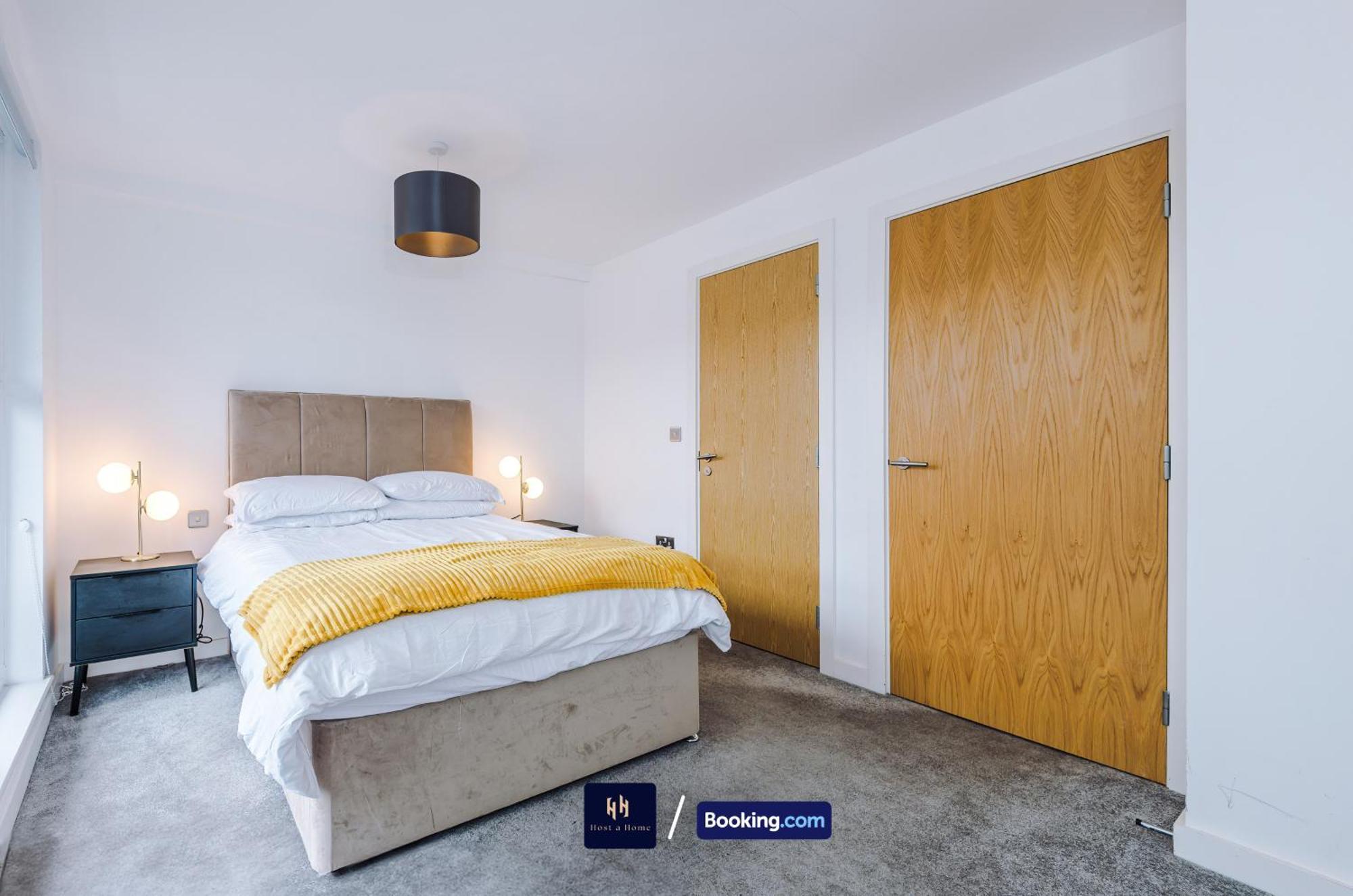Modern 2 Bed Apartment With Balcony By Host A Home Manchester Eksteriør bilde