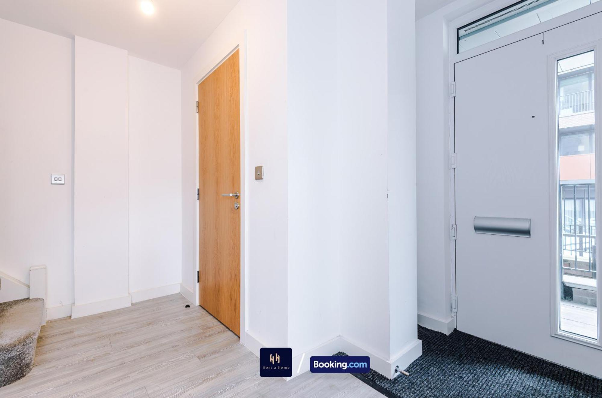 Modern 2 Bed Apartment With Balcony By Host A Home Manchester Eksteriør bilde