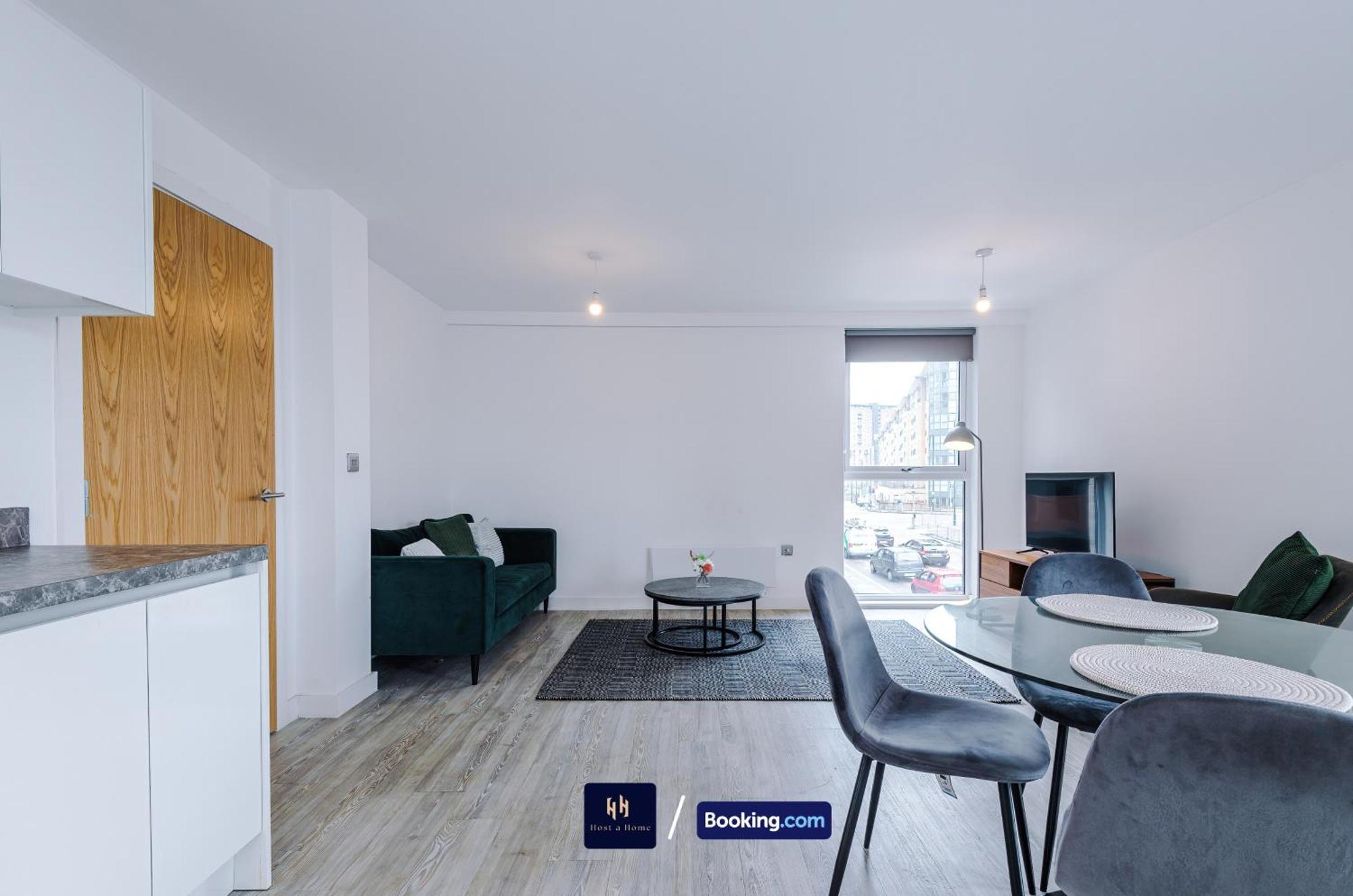Modern 2 Bed Apartment With Balcony By Host A Home Manchester Eksteriør bilde