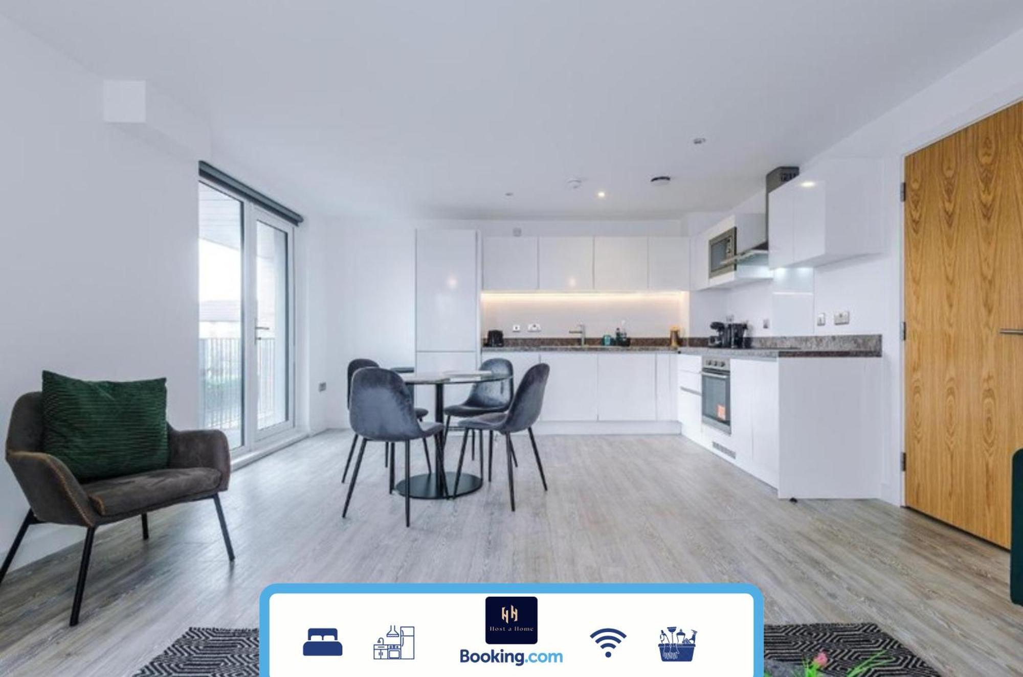 Modern 2 Bed Apartment With Balcony By Host A Home Manchester Eksteriør bilde